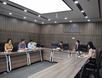 VIAC gặp gỡ và trao đổi giúp tháo gỡ một số vấn đề pháp lý cho Chi hội dăm gỗ Việt Nam