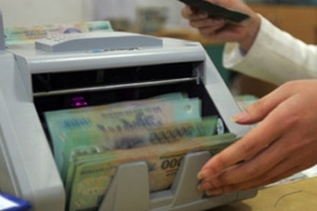 Lên sàn ngoại, ngân hàng nội được gì?