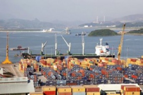 Thị phần hàng hóa qua cảng biển còn chênh