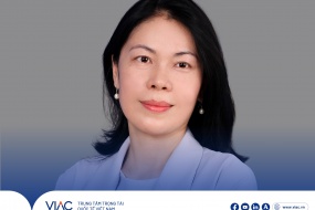 Trọng tài viên VIAC TS. Trịnh Hải Yến chia sẻ về đầu tư quốc tế trong lĩnh vực năng lượng tái tạo tại Diễn đàn Luật học Mùa Thu do Trường Đại học Luật, Đại học Quốc gia Hà Nội tổ chức vào ngày 14 và 15/8/2025