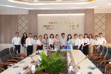 Đoàn công tác VIAC gặp gỡ và làm việc với Trường Đại học Kinh tế - Đại học Đà Nẵng (DUE) 