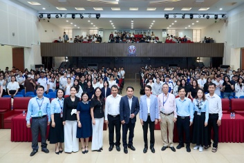 Đại diện VIAC chia sẻ về đàm phán quốc tế tại Trường Đại học Sư phạm Kỹ thuật TP. HCM