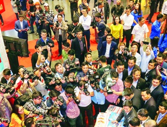 Báo chí phải... siêu tương tác