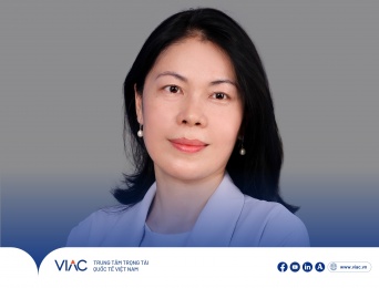 Trọng tài viên VIAC TS. Trịnh Hải Yến chia sẻ về đầu tư quốc tế trong lĩnh vực năng lượng tái tạo tại Diễn đàn Luật học Mùa Thu do Trường Đại học Luật, Đại học Quốc gia Hà Nội tổ chức vào ngày 14 và 15/8/2025