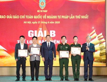 Đại diện VIAC tham dự Lễ trao giải "Giải Báo chí toàn quốc về ngành Tư pháp lần thứ I" và Cuộc thi trực tuyến “Tìm hiểu về Bộ, ngành Tư pháp”
