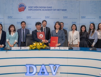 Lễ ký biên bản ghi nhớ hợp tác giữa Trung tâm Trọng tài Quốc tế Việt Nam (VIAC) và Học viện Ngoại giao & Lễ khai mạc Cuộc thi Diễn án Luật Học viện Ngoại giao 2025