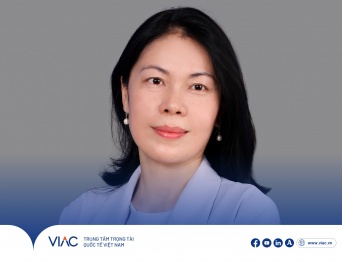 Trọng tài viên VIAC TS. Trịnh Hải Yến chia sẻ về đầu tư quốc tế trong lĩnh vực năng lượng tái tạo tại Diễn đàn Luật học Mùa Thu do Trường Đại học Luật, Đại học Quốc gia Hà Nội tổ chức vào ngày 14 và 15/8/2025
