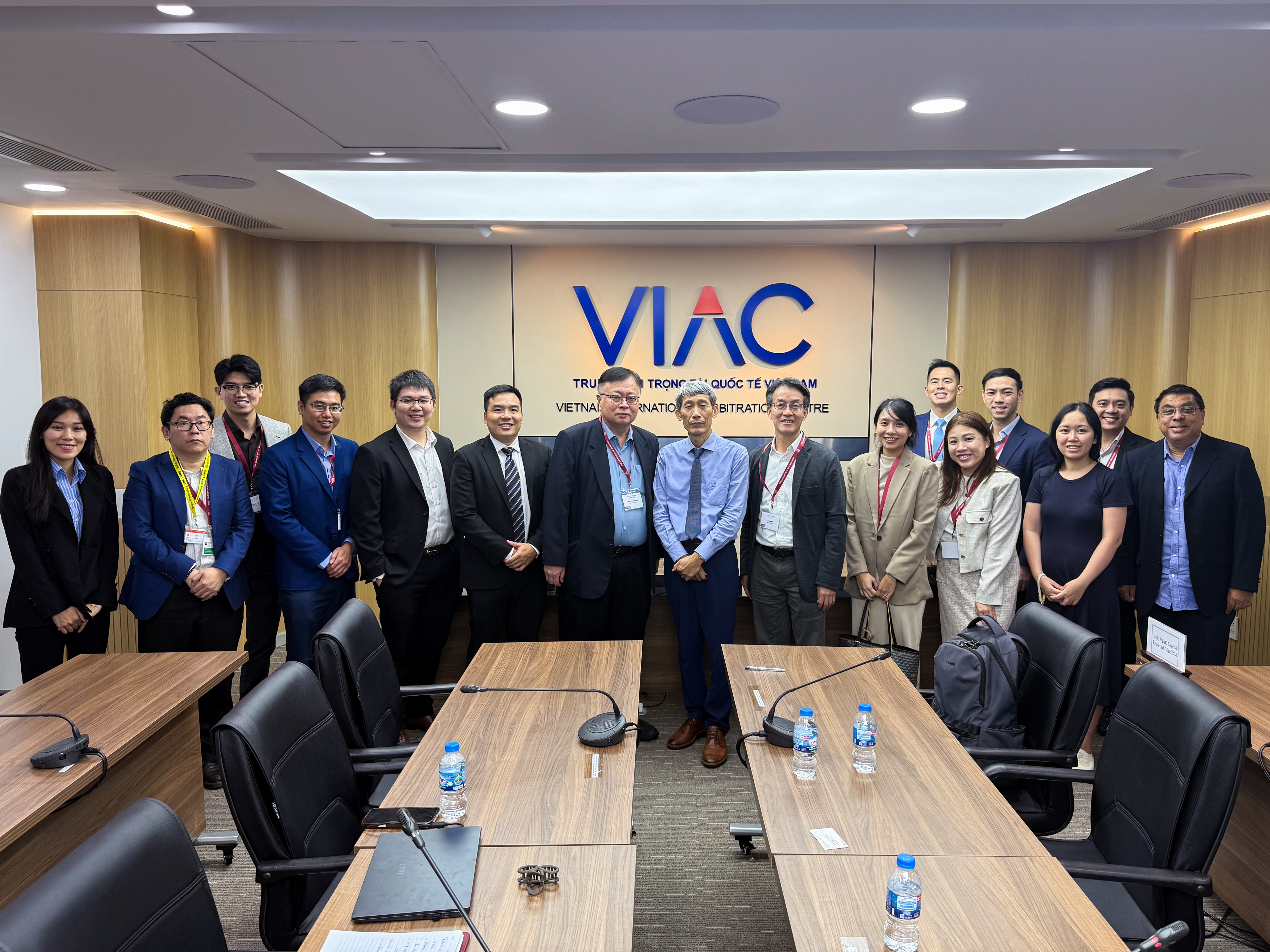 VIAC tiếp đón và làm việc với Đoàn đại biểu Hội Luật sư Singapore