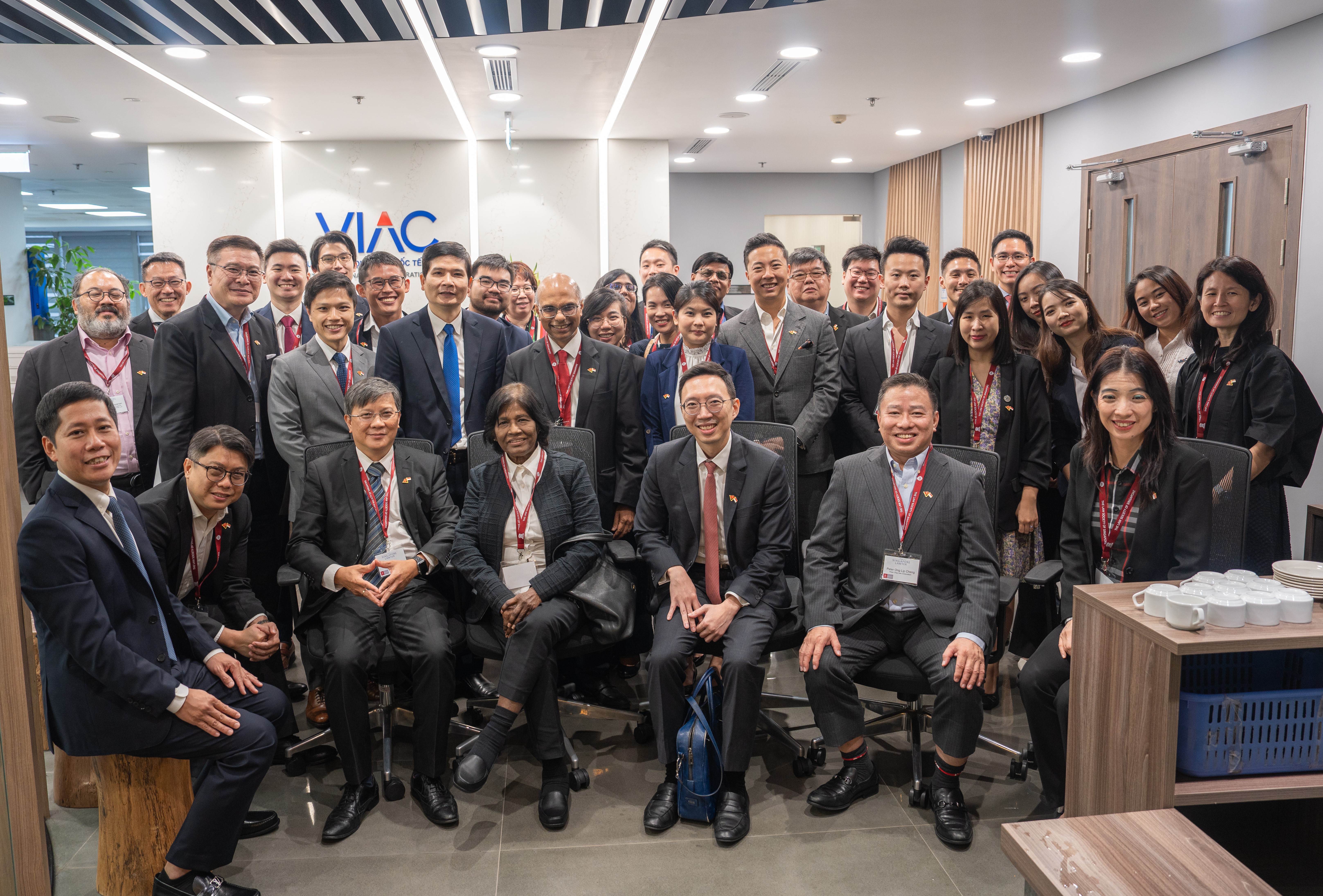 Trung tâm Trọng tài Quốc tế Việt Nam (VIAC) và Trung tâm Hoà giải Việt Nam (VMC) gặp mặt và làm việc với đoàn công tác Law Society of Singapore